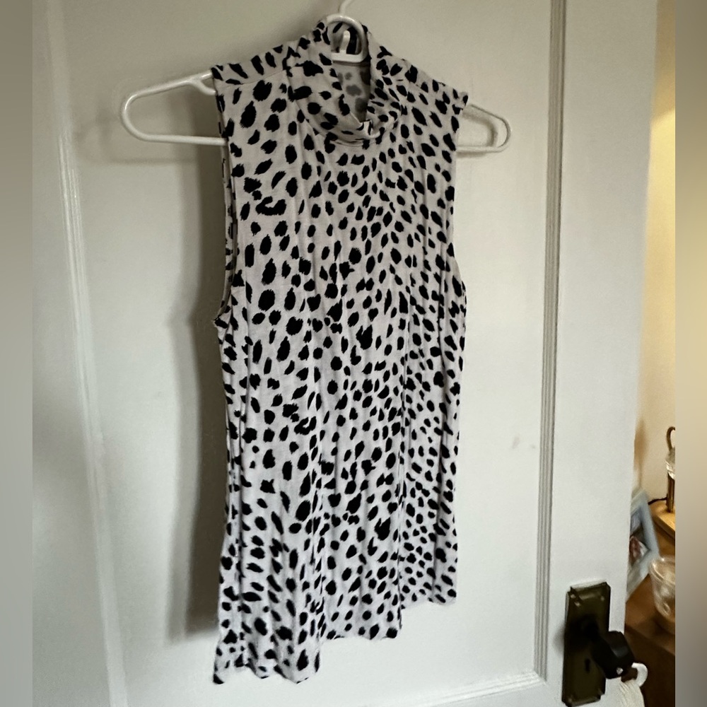 Express Black and White Sleeveless Blouse